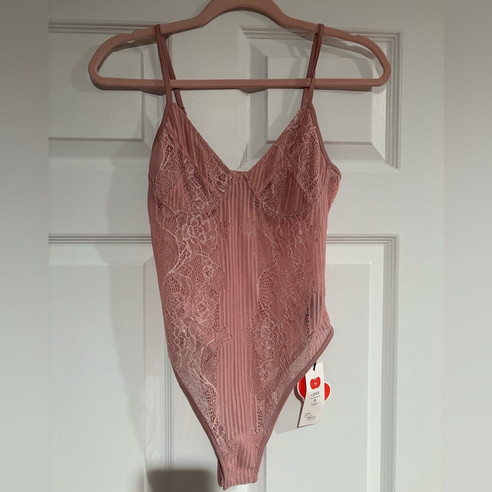 Cider Lace Sweetheart Bodysuit in Pink - Picture 2 of 4
